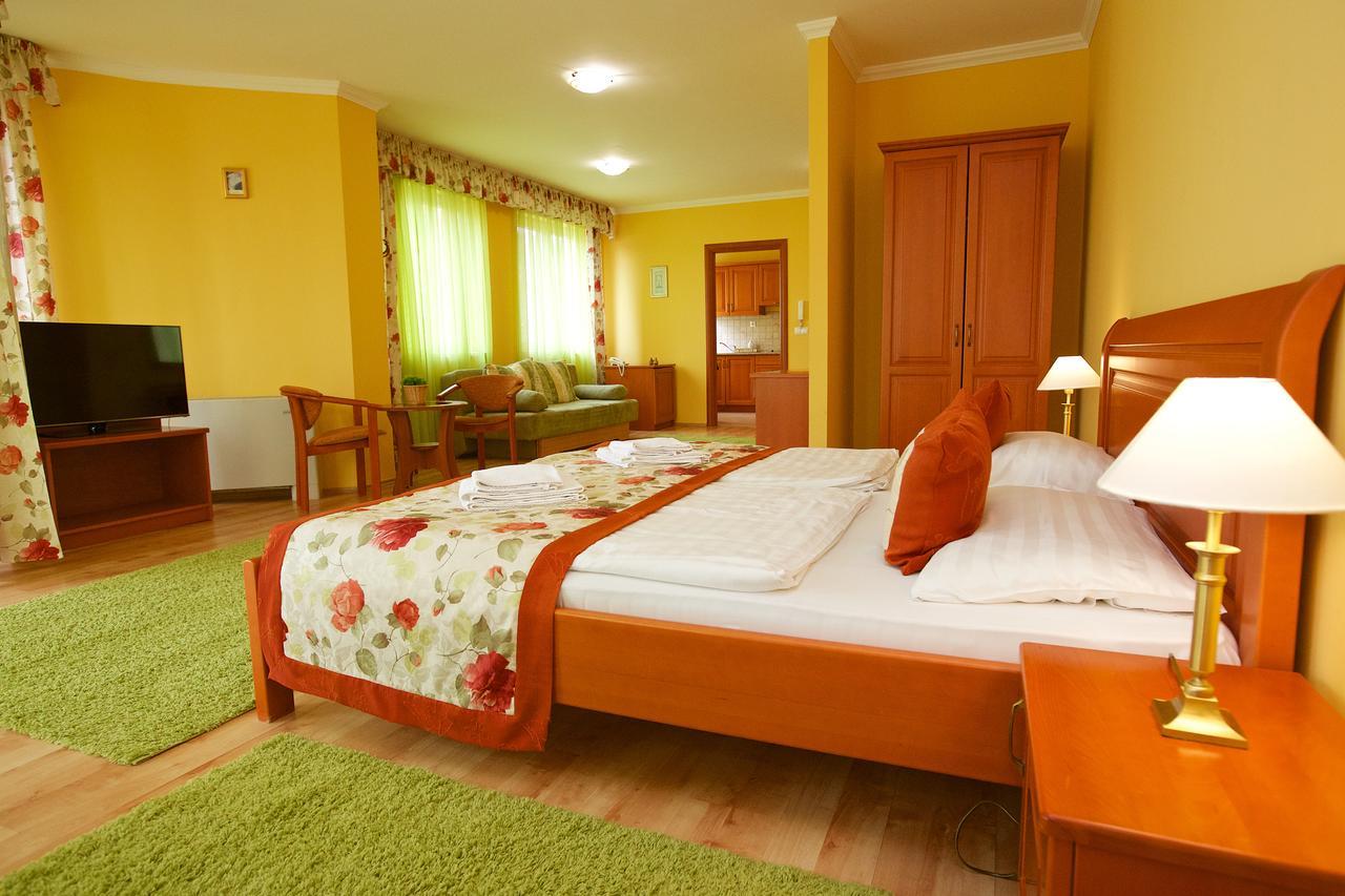 Hotel Jarja Hajdúszoboszló Exterior foto